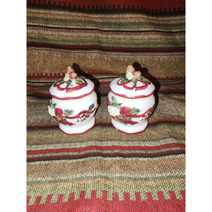 Collectible Bico Porcelain Salt & Pepper Shakers Pinecone Ribbon Flower Decor‎